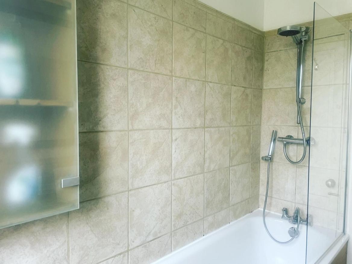 Luxury 1-Bed Apartment With Stunning City Views Perfect For Short Stays In Londra Esterno foto
