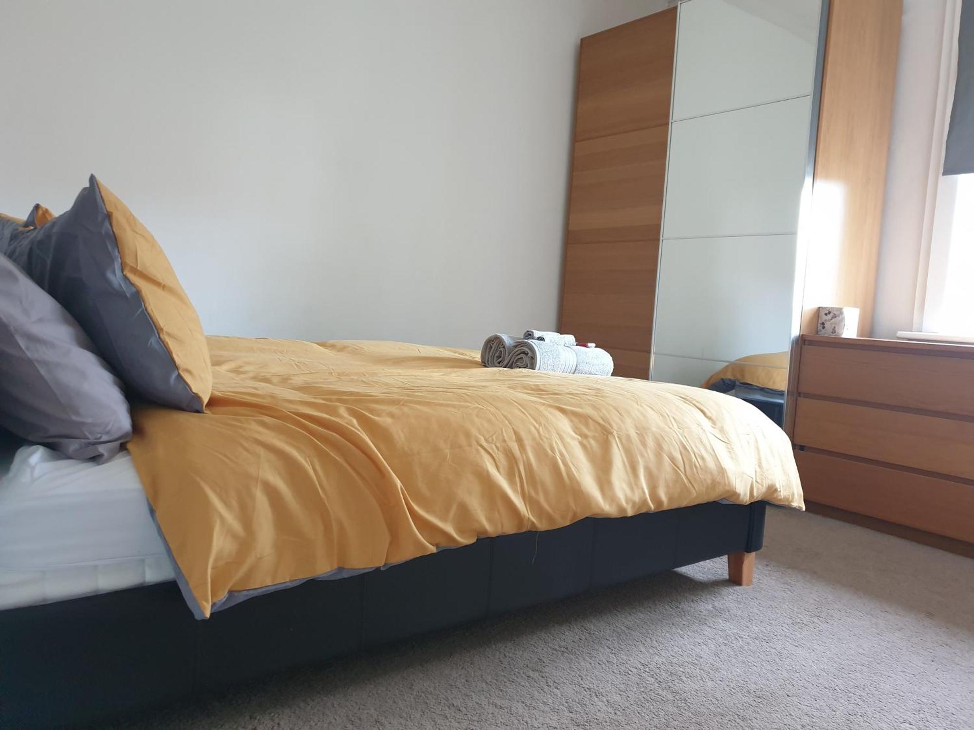 Luxury 1-Bed Apartment With Stunning City Views Perfect For Short Stays In Londra Esterno foto